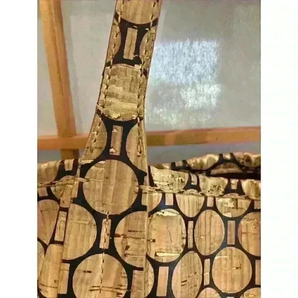 C Wonder Large Cork Tote Bag - Picture 3 of 11
